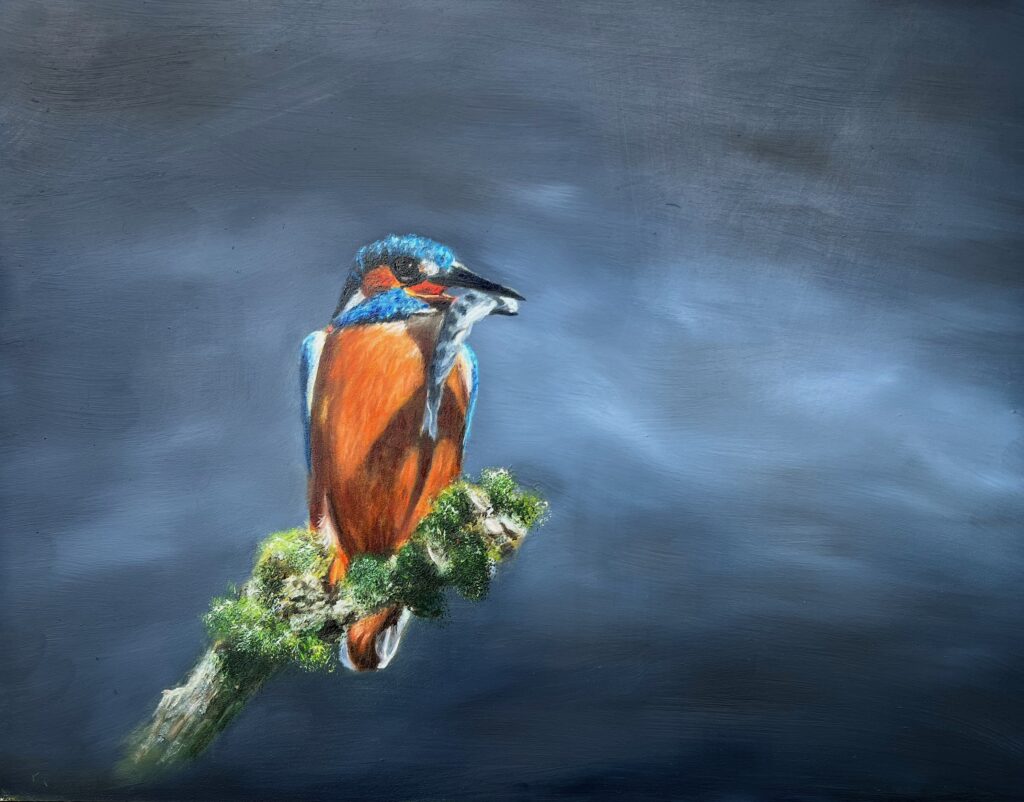 Oil painting of a kingfisher on a branch holding a small fish